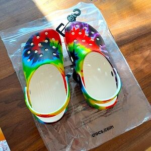 Crocs kids/ youth tie dye size 2 NWT